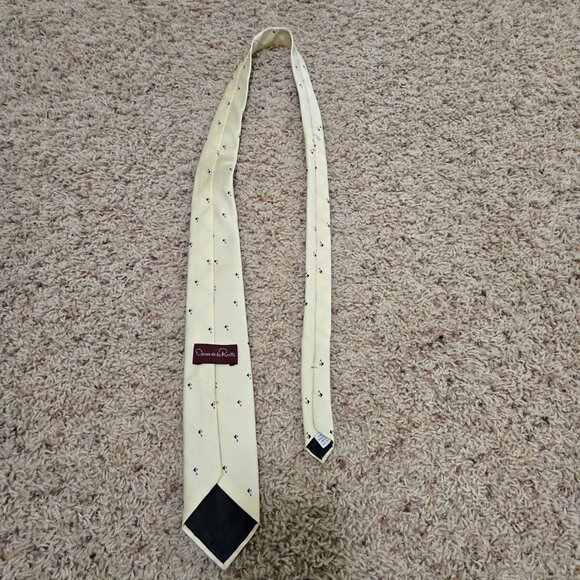 Oscar de la Renta Ivory Tie w/Geometric Pattern in Dark Blue and Red WPL 4075 - Picture 2 of 5